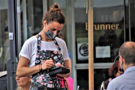 Des formations courtes pour pourvoir les offres d'emploi dans les métiers de l'hôtellerie, des cafés et de la restauration.