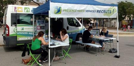 L'agence mobile de Présence Verte Services sillonne l'Hérault pour faire connaître le métier d'aide à domicile.