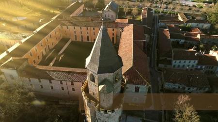 Le Syndicat mixte de l'Abbaye-école de Sorèze (81) recherche des professionnels pour louer des locaux dans ses bâtiments.