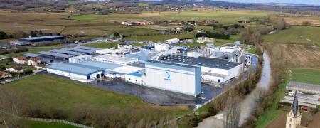 Danone inaugure son site gersois converti en usine de production de boissons d'origine végétale.