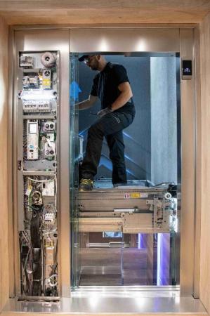 Ascensoriste, un métier qui monte et qui recrute en Occitanie !